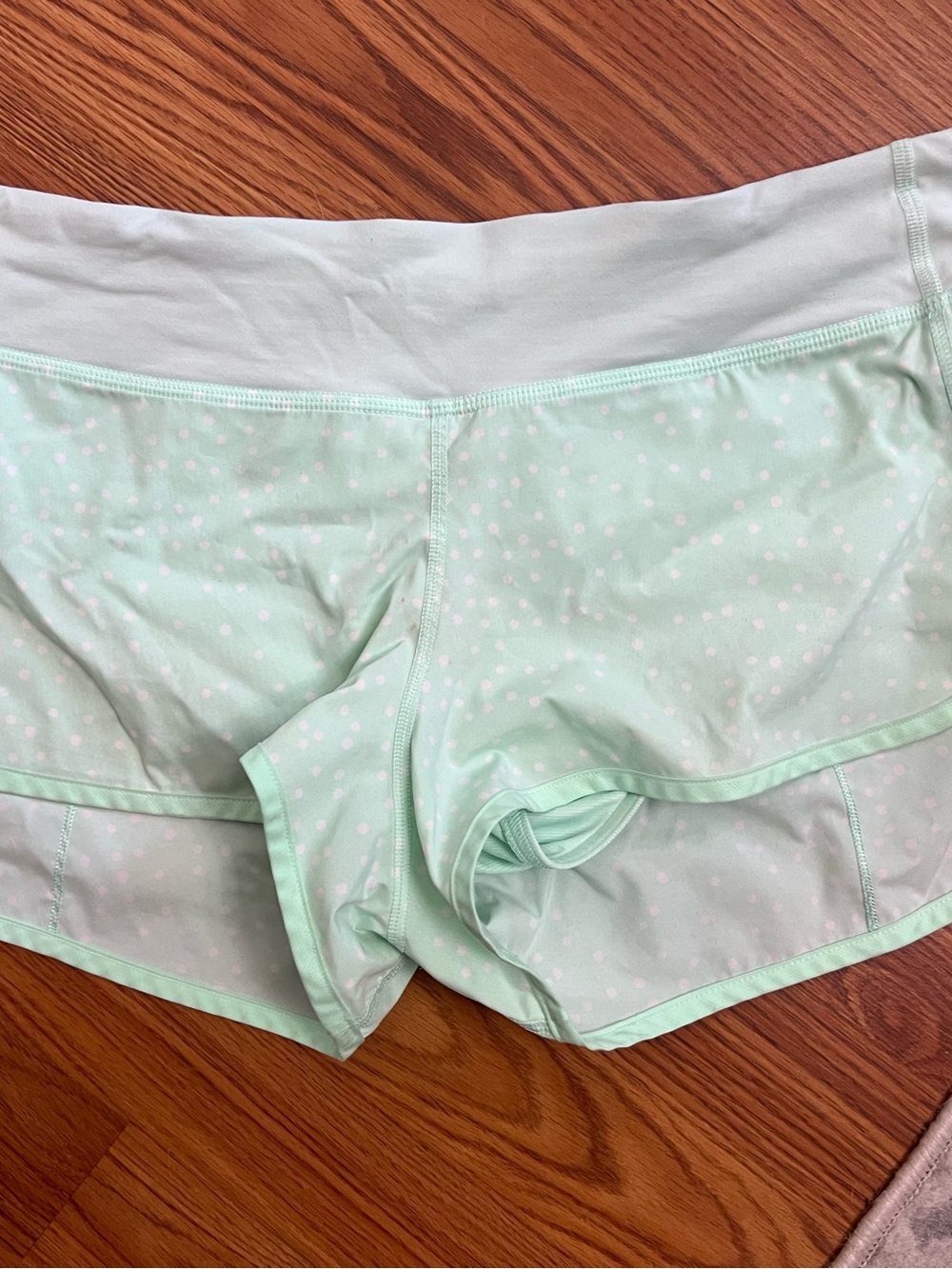 EUC women’s size 10 Lululemon Speed up shorts
